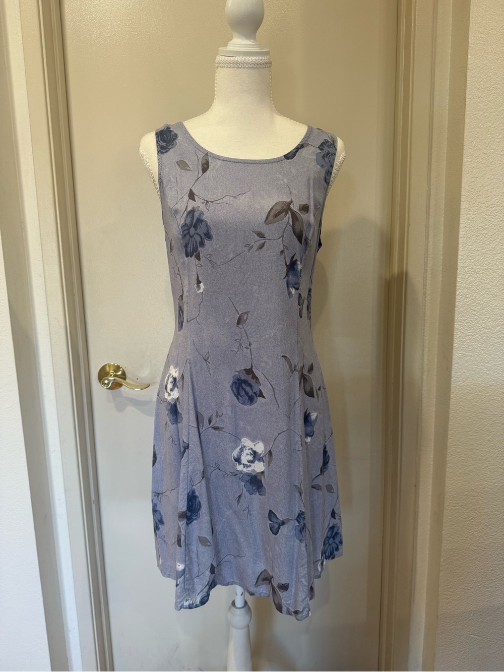 Vintage Lisa Jo Sleeveless Floral Mini Dress in Lavender Blue